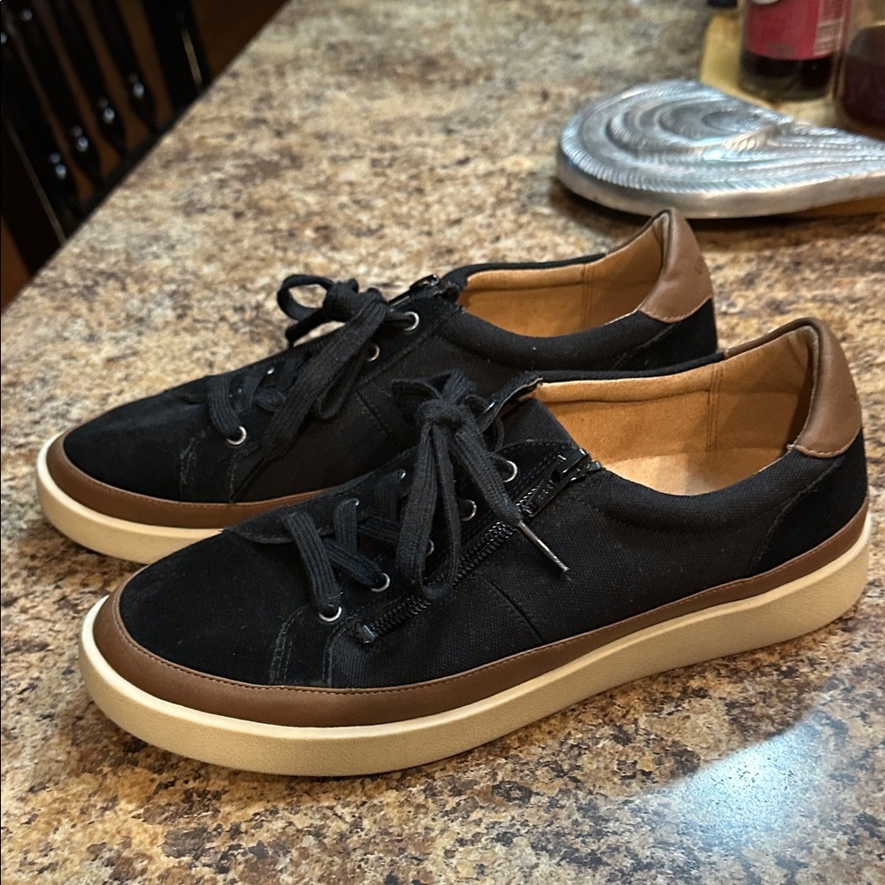 VIONIC MAYRA WOMENS SIZE 9 Zip Sneakers